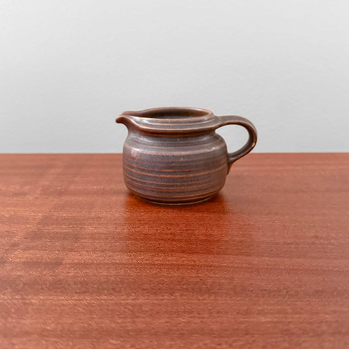 Arabia Finland Kaarna Creamer in vintage ceramic featuring a rounded shape with a handle and spout, showcasing Nordic craftsmanship and classic 1960s design.