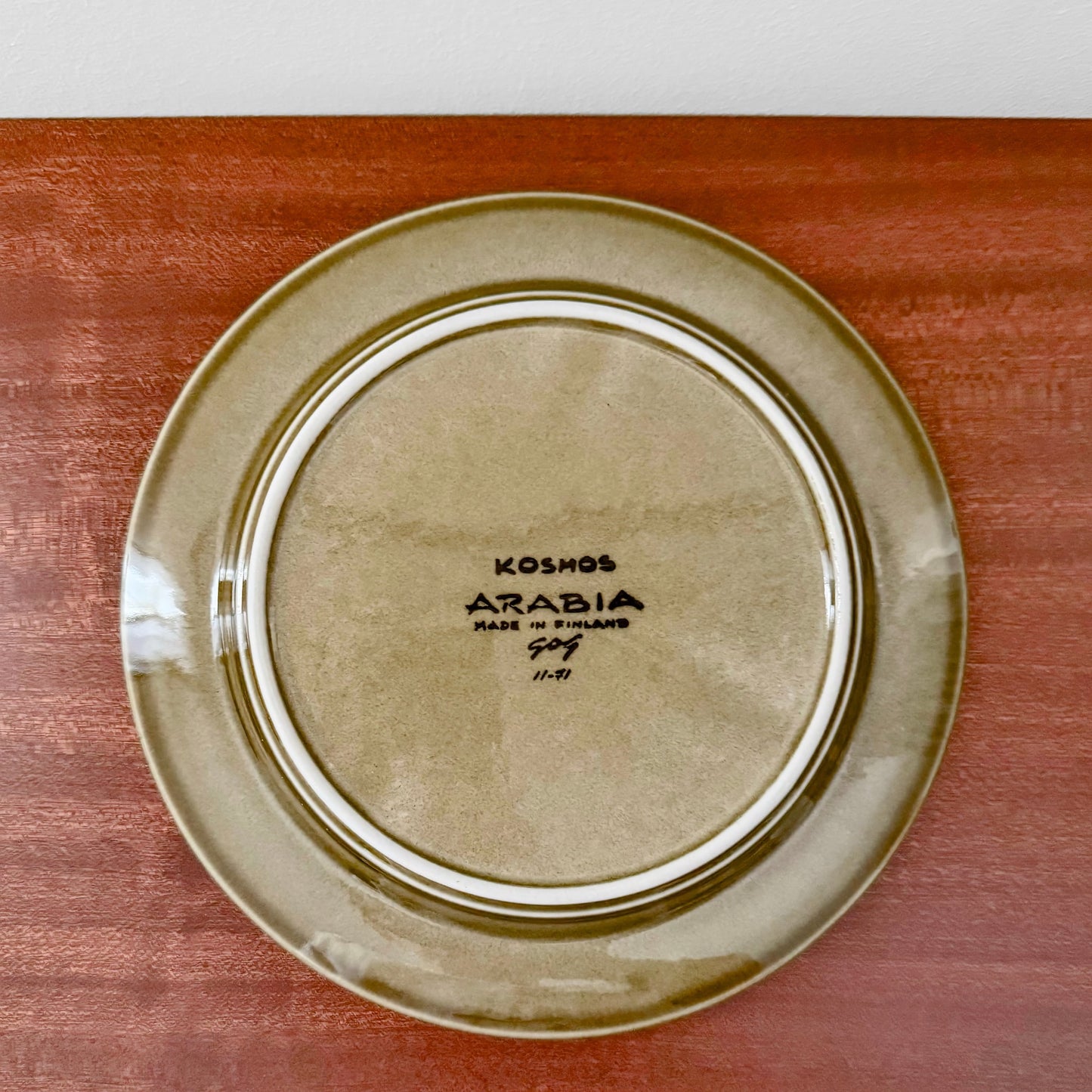 Bottom view of a vintage ceramic cake plate from the Arabia Finland Kosmos Tea Cup Trio Set, showing the authentic maker's mark and Nordic design craftsmanship.