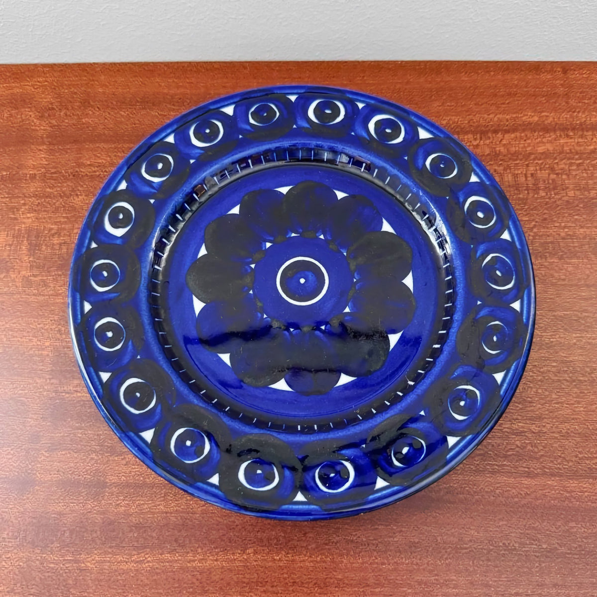 Arabia Finland Valencia Tea Cup Trio Set cake plate in deep blue ceramic with hand-painted black and white floral and circular patterns, vintage Nordic design.