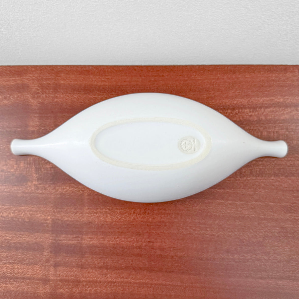 Gustavsberg Pungo White Stoneware Decorative Bowl (26 cm) in white Carrara glaze designed by Stig Lindberg shown from underside with maker's stamp