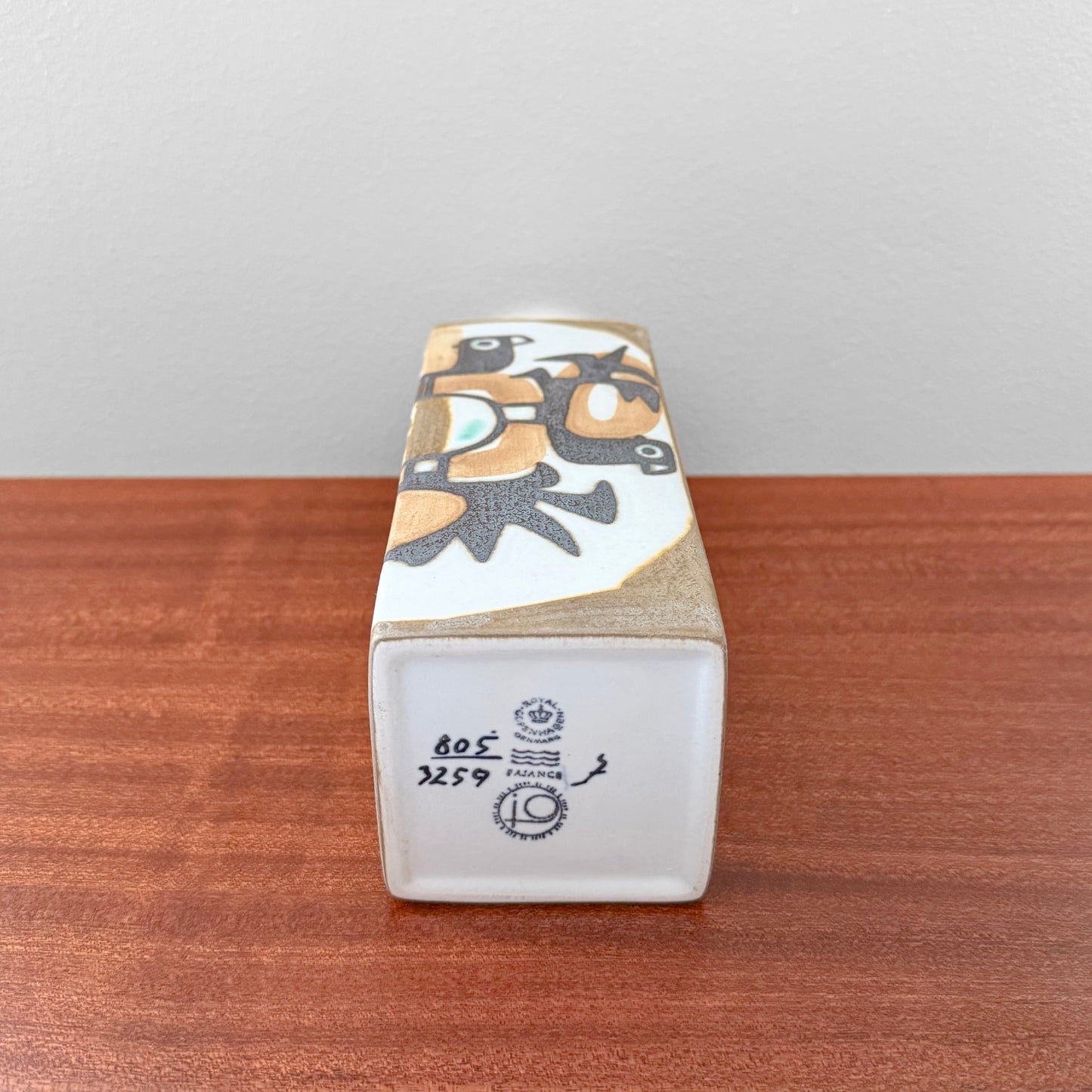 Johanne Gerber Royal Copenhagen Baca Brown-White Vase (805/3259) ceramic vase with stylised bird motif and visible Royal Copenhagen backstamp on underside
