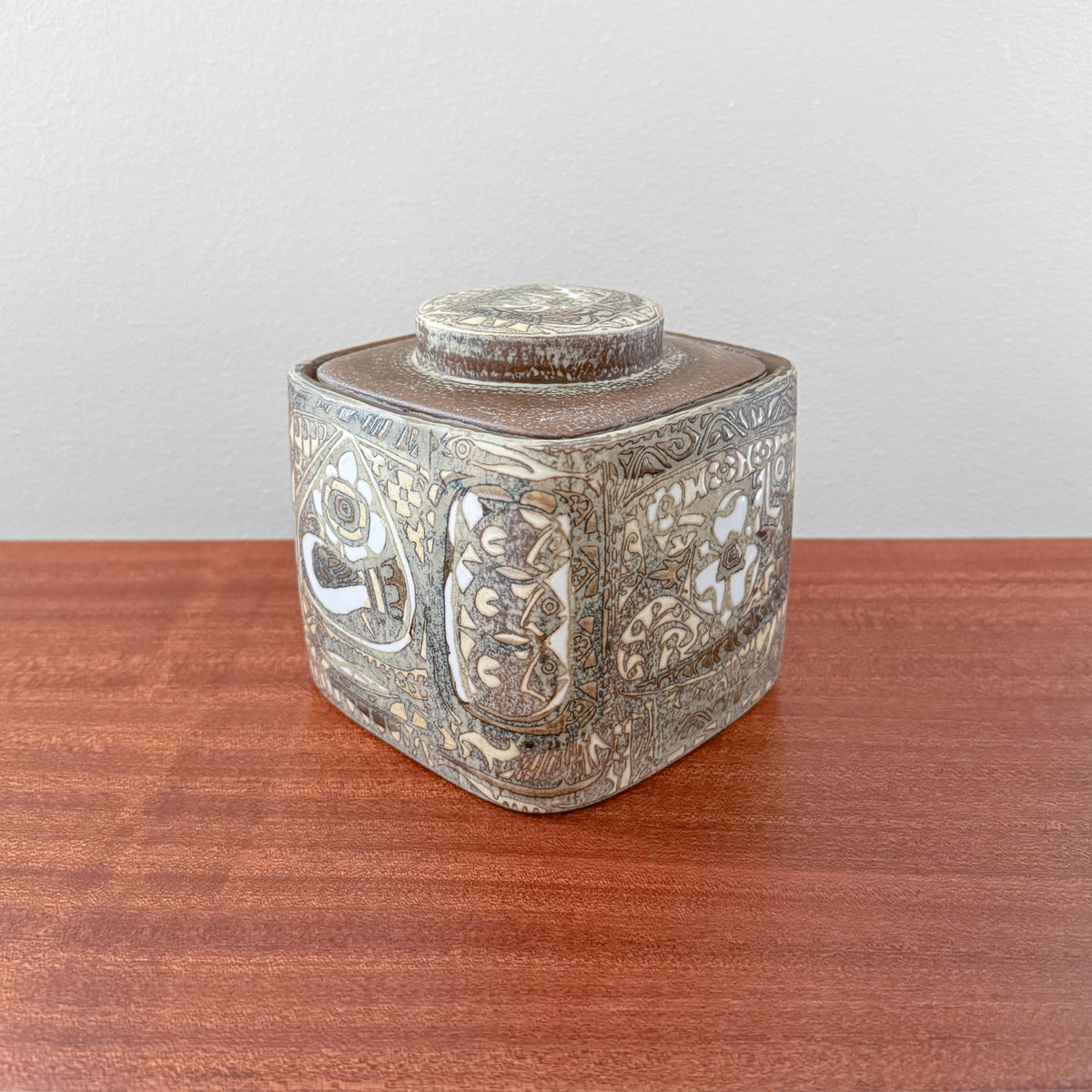 Nils Thorsson Royal Copenhagen Baca Lidded Jar (719/3211), ceramic decorative jar with lid and stylised bird and floral motif, vintage Nordic design