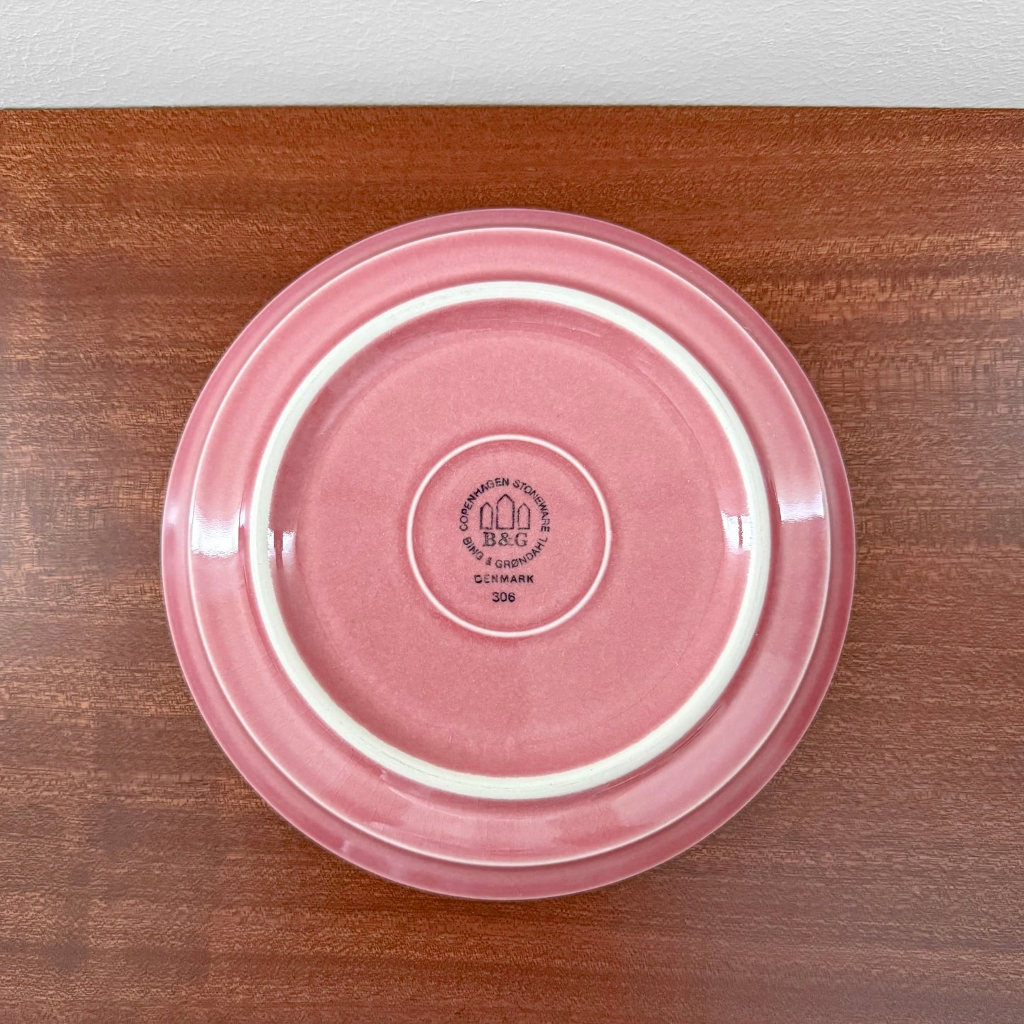 Back view of a pink ceramic cake plate from the Quistgaard Cordial Palet Pink Tea Cup Trio Set, featuring vintage Nordic craftsmanship by Bing & Grøndahl, Denmark.