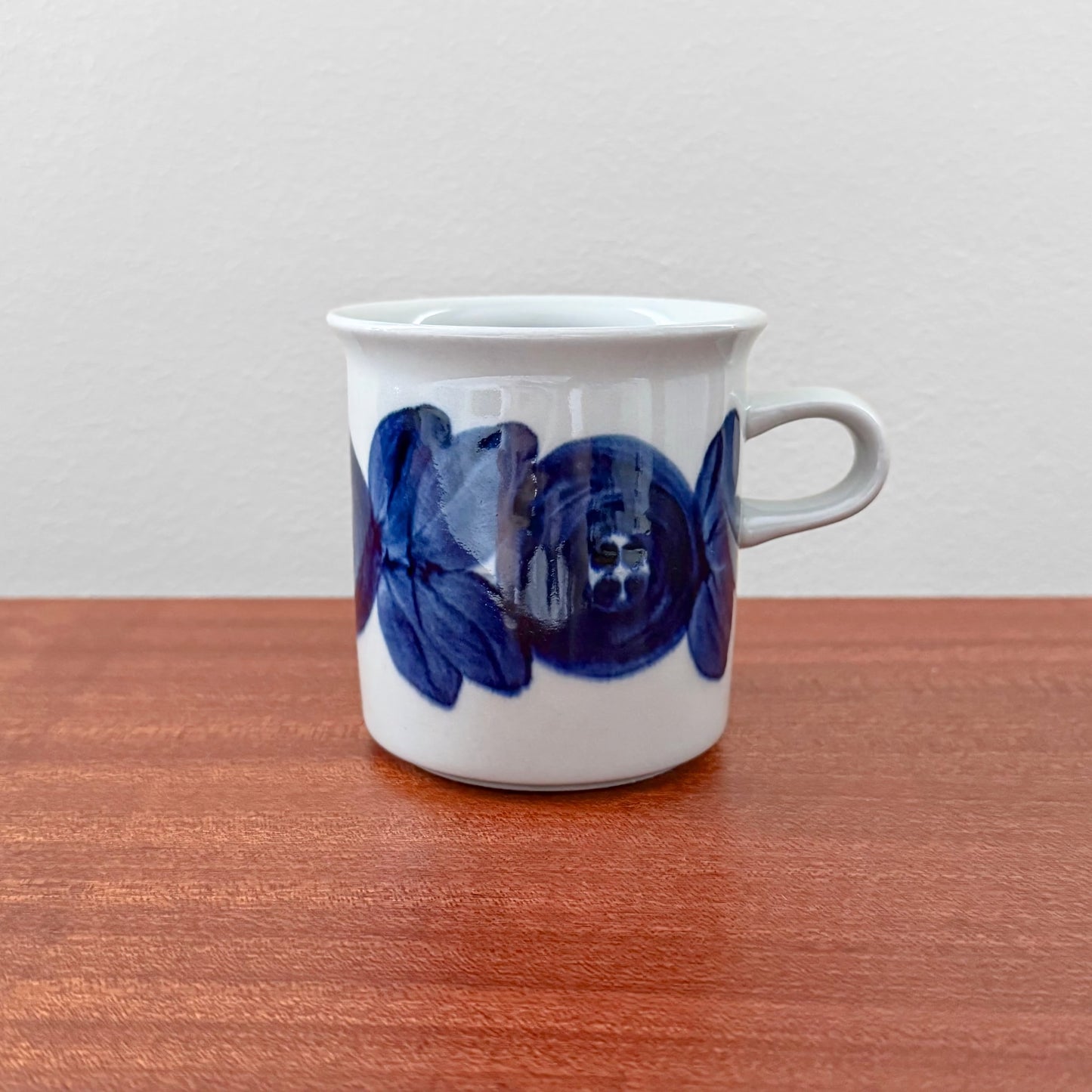 Arabia Finland Anemone Cocoa Mug
