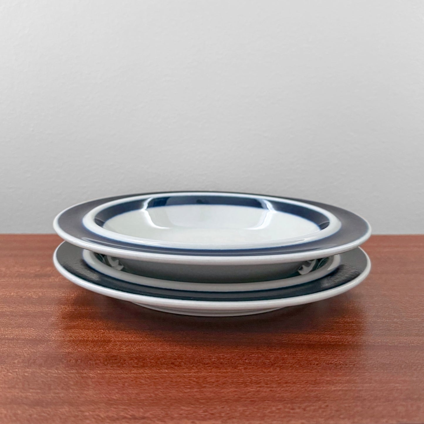 Arabia Finland Anemone Plates