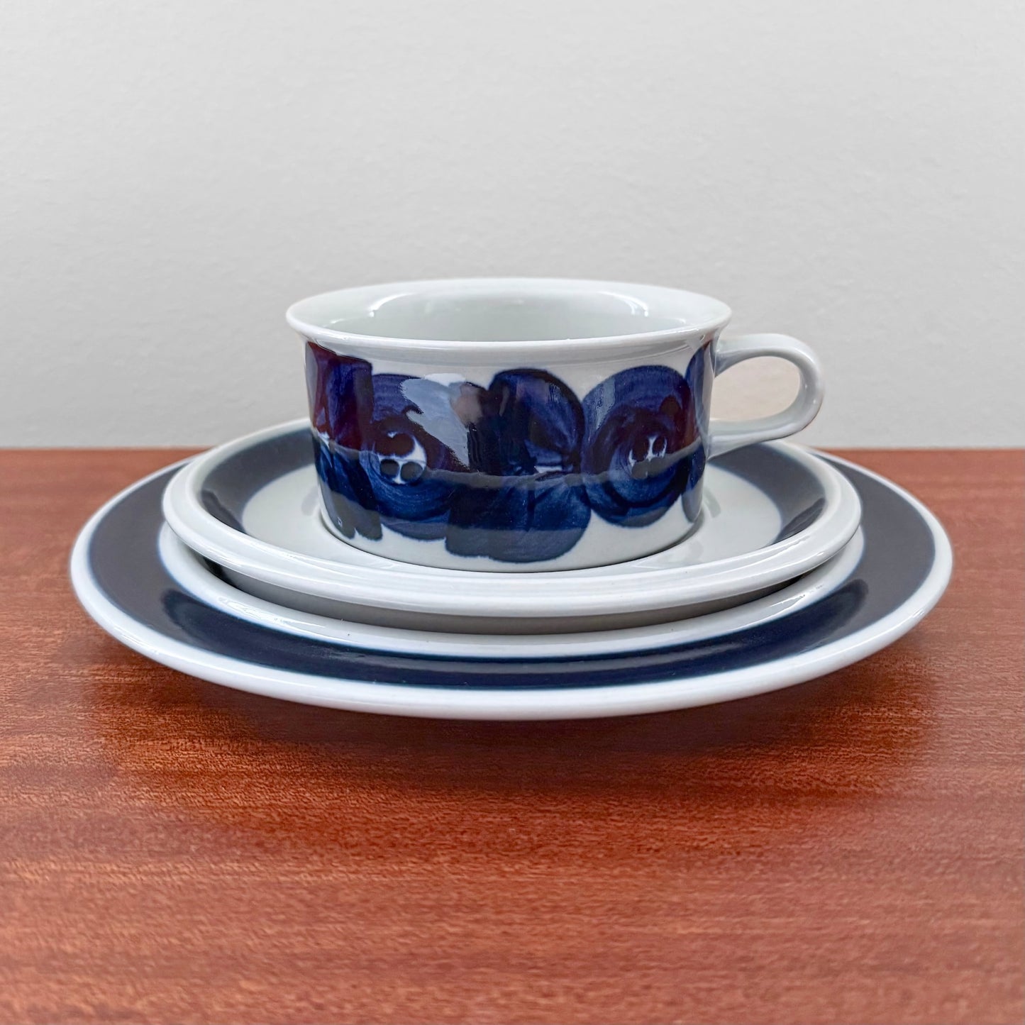 Arabia Finland Anemone Tea Cup Trio Set