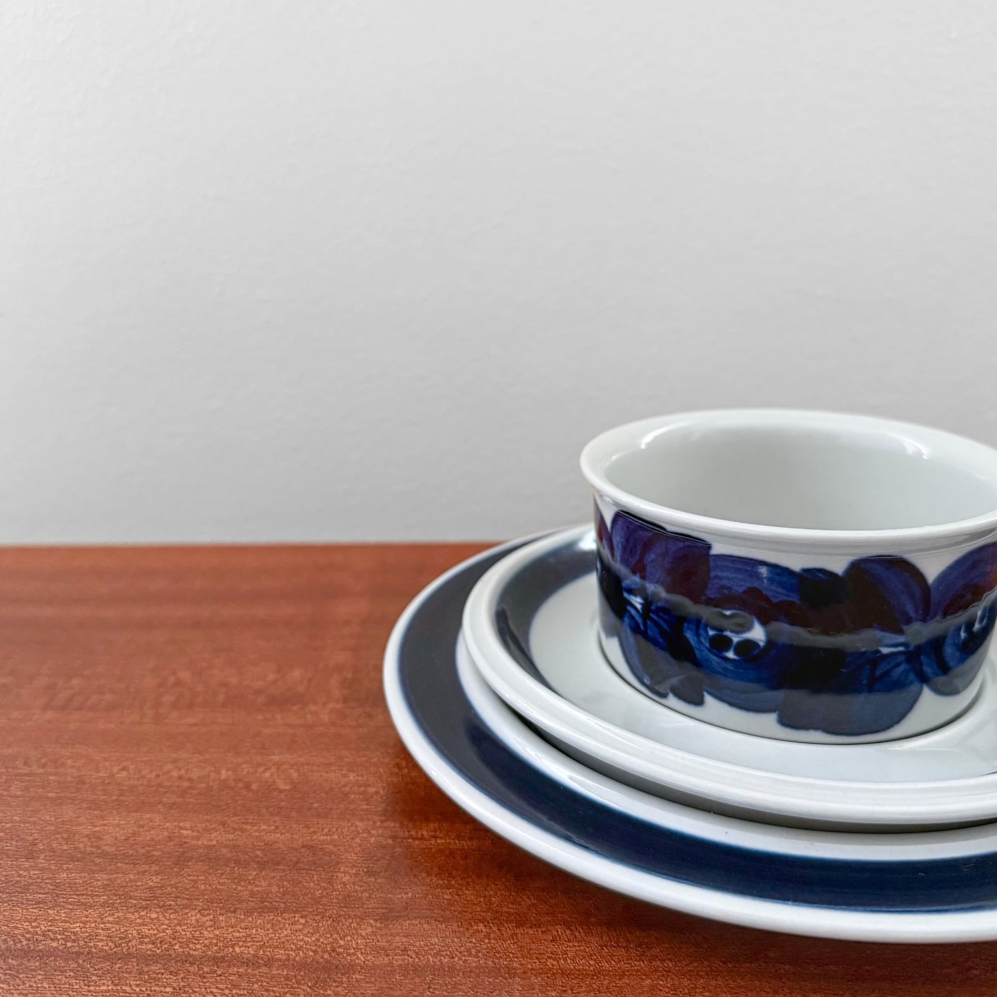 Arabia Finland Anemone Tea Cup Trio Set