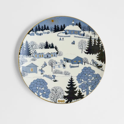 Arabia Finland Christmas Plates (1978-1989) vintage decorative plate with a snowy Nordic village scene and blue forest landscape dated 1983