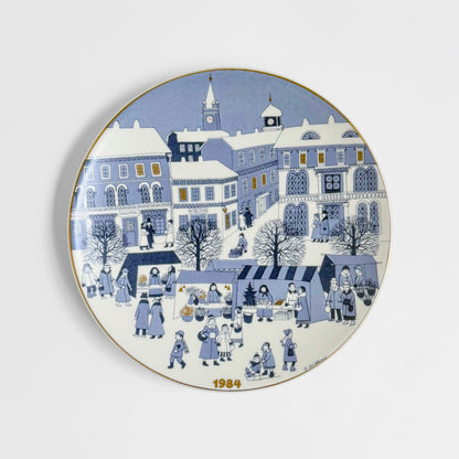 Arabia Finland Christmas Plates (1978-1989) vintage ceramic decorative plate with a snowy Nordic town scene and 1984 date in gold lettering