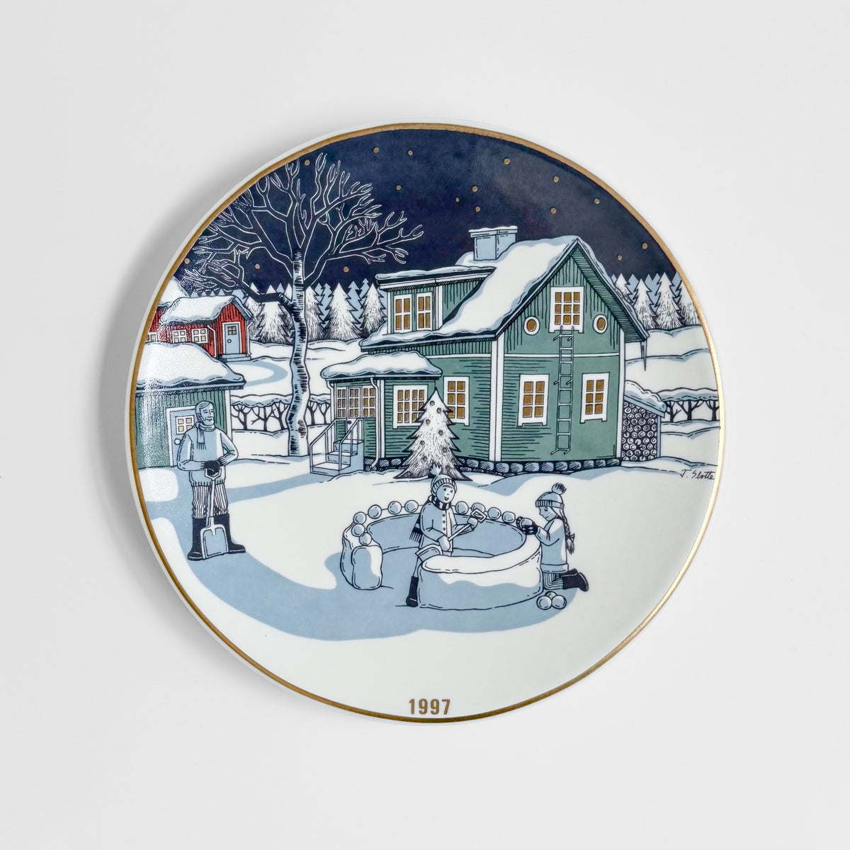 Arabia Finland Christmas Plates (1990-1997), vintage decorative ceramic plate by Tove Slotte showing a snowy Nordic village scene with a Christmas tree