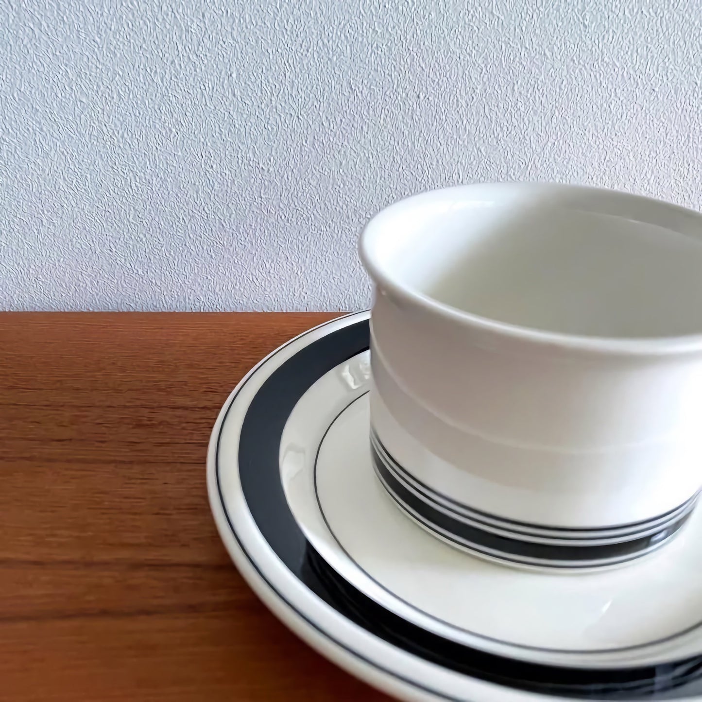 Arabia Finland Faenza Black Tea Cup with Saucer