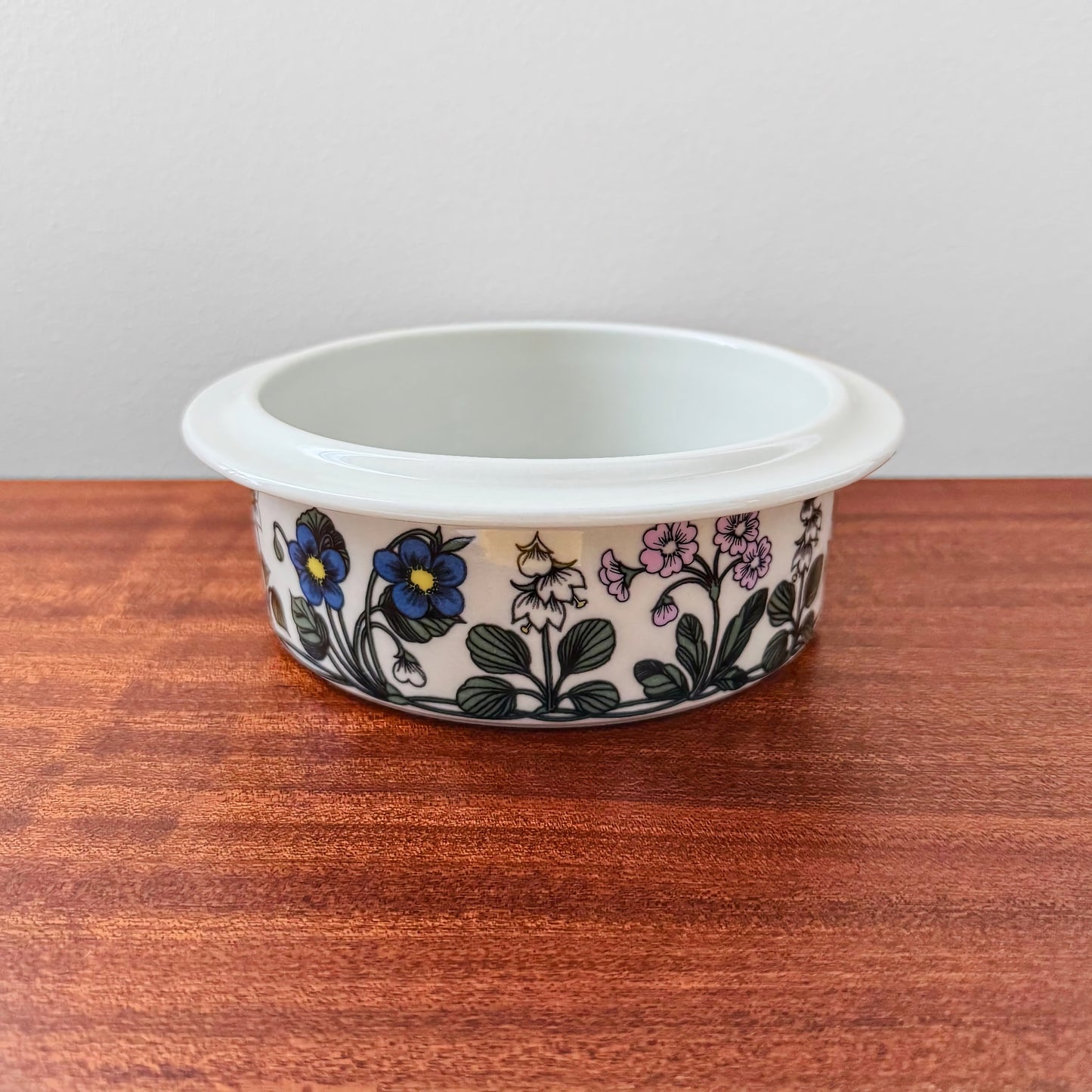 Arabia Finland Flora Serving Bowl