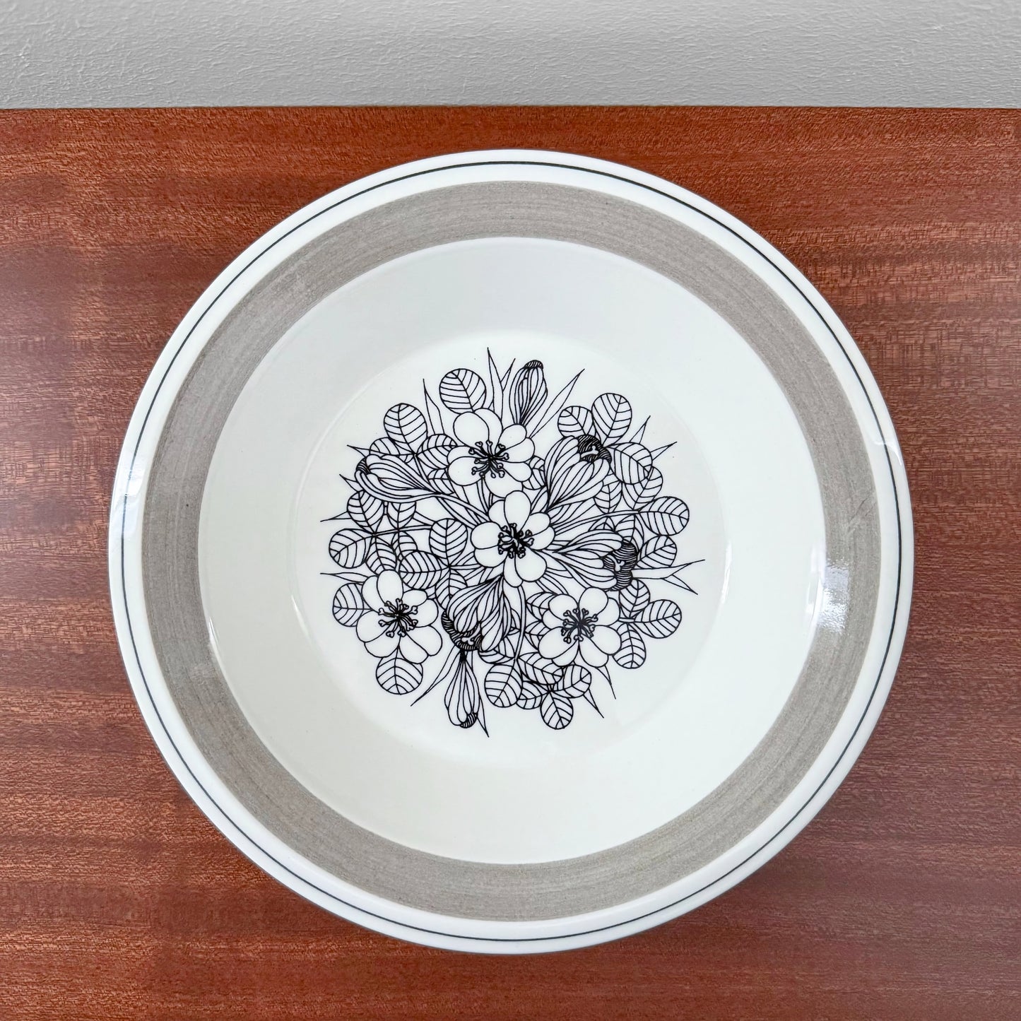 Arabia Finland Krokus Black and White Grey Rim Soup Plate