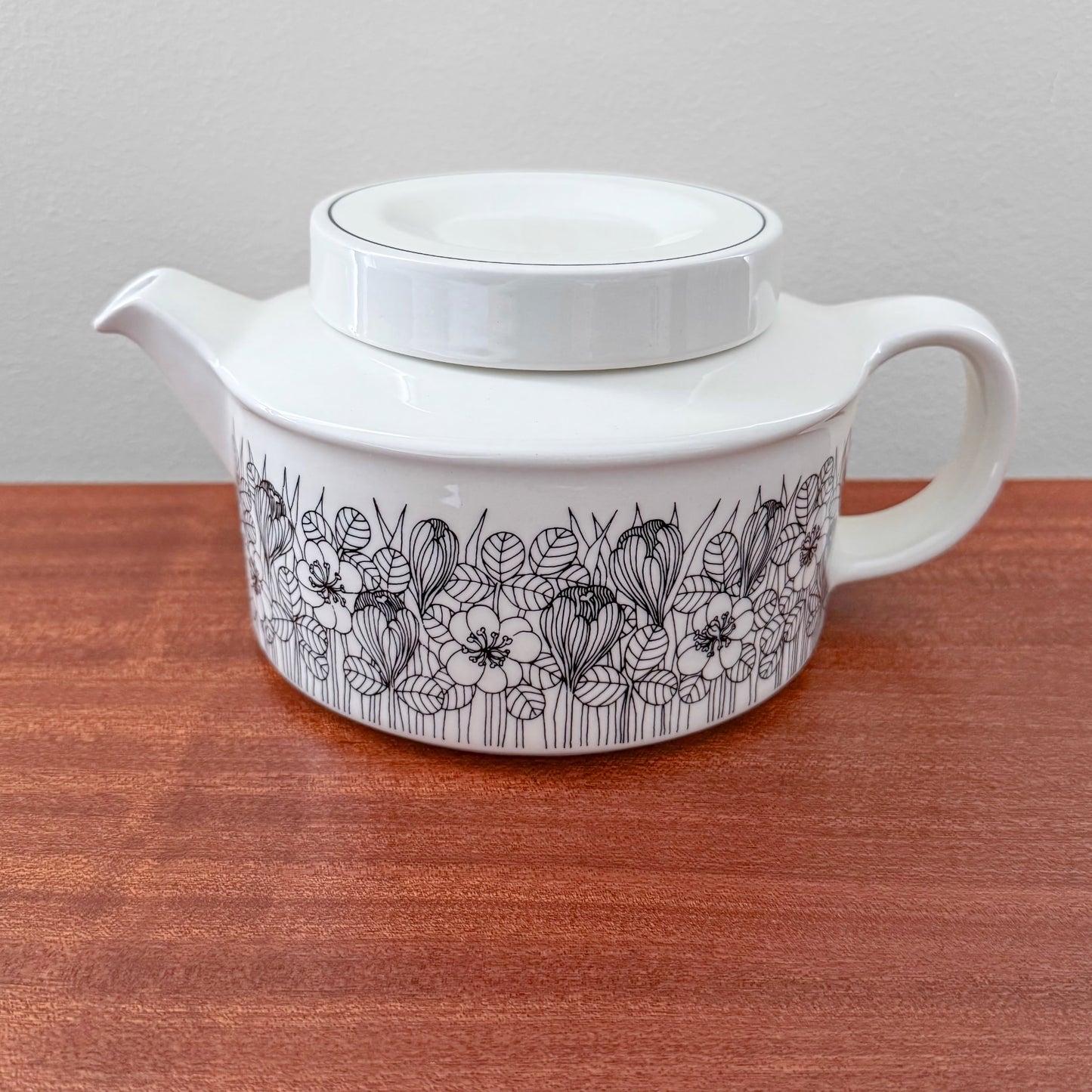 Arabia Finland Krokus Black and White Teapot