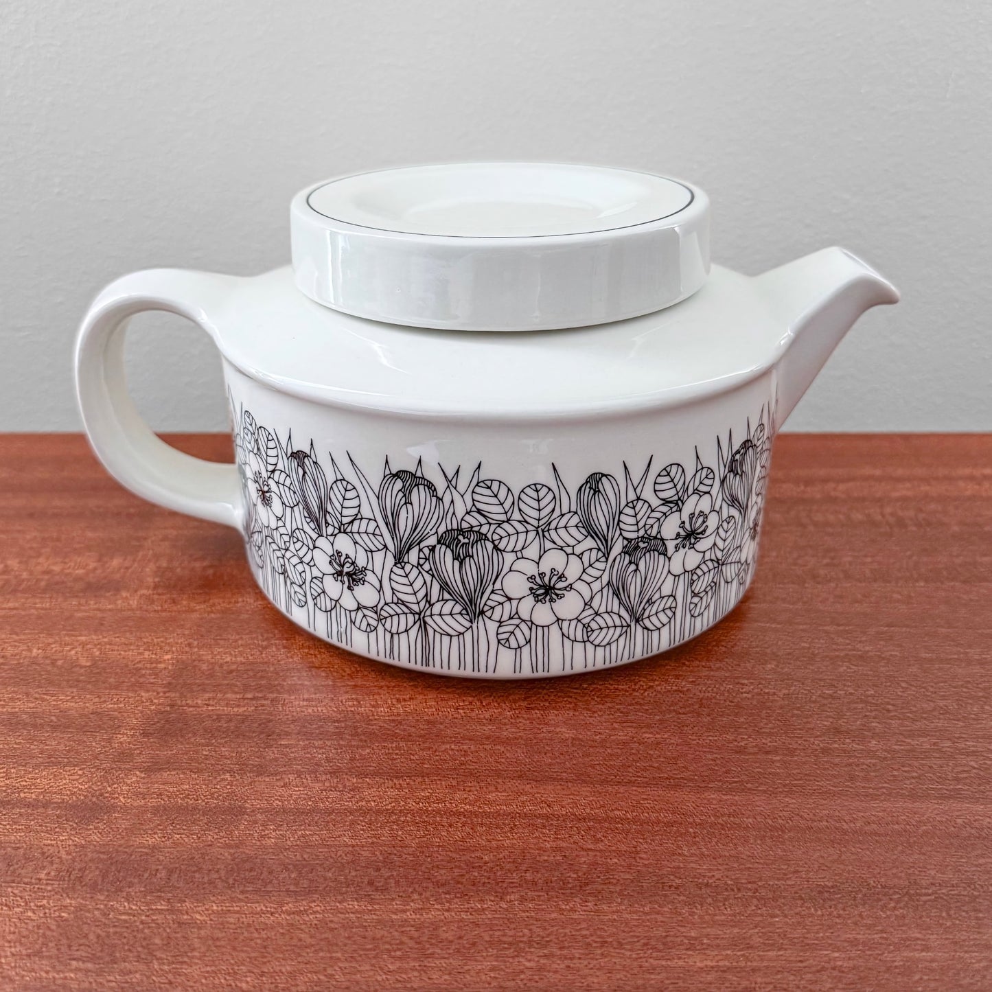 Arabia Finland Krokus Black and White Teapot