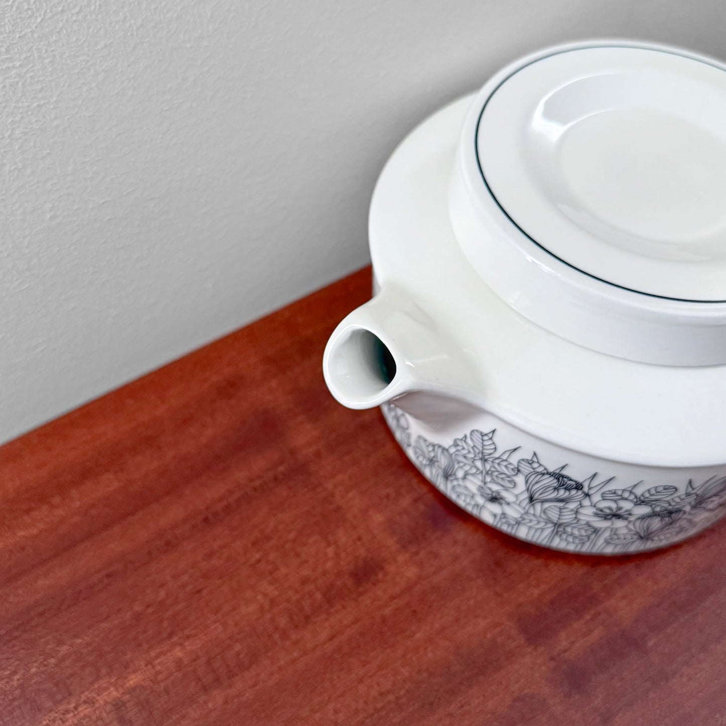 Arabia Finland Krokus Black and White Teapot