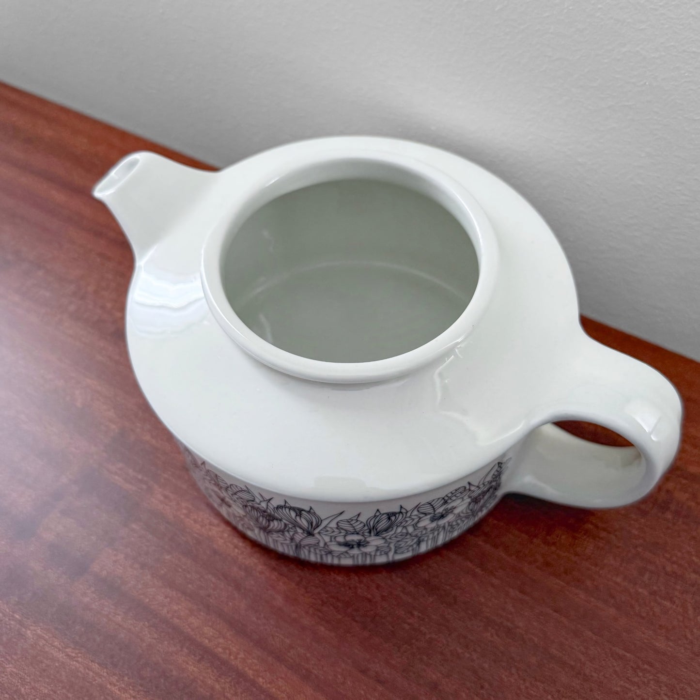 Arabia Finland Krokus Black and White Teapot