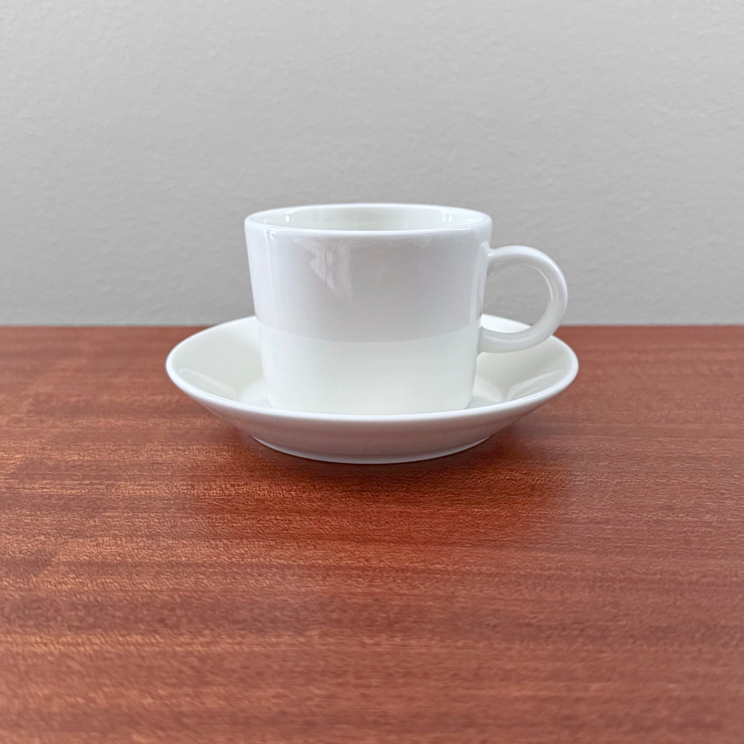 アラビア フィンランド ティーマ ホワイト コーヒーカップ＆ソーサー