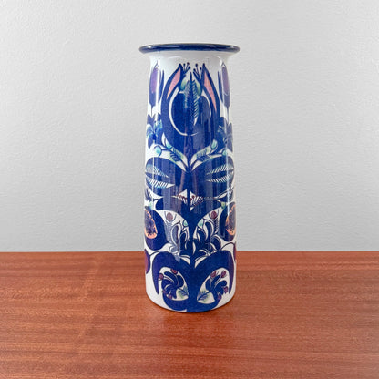 Berte Jessen Royal Copenhagen Tenera Vase (207/2967) in ceramic with stylised floral motif in blue and white Nordic vintage design