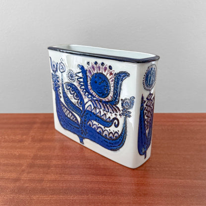 Berte Jessen Royal Copenhagen Tenera Vase (435/2942) in ceramic with blue stylised floral motif, a vintage Nordic decorative vase