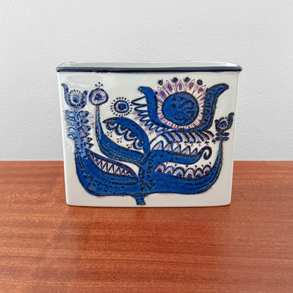 Berte Jessen Royal Copenhagen Tenera Vase (435/2942) in ceramic with a stylised blue floral motif for Nordic home decor