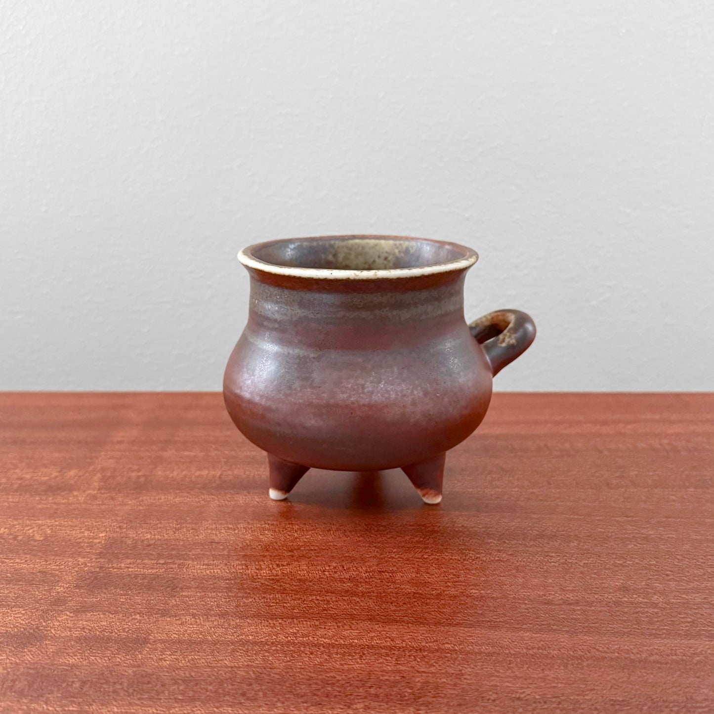 Brita Heilimo Arabia Finland Decorative Pot in brown ceramic with three legs and a small handle, showcasing vintage Nordic Scandinavian craftsmanship.