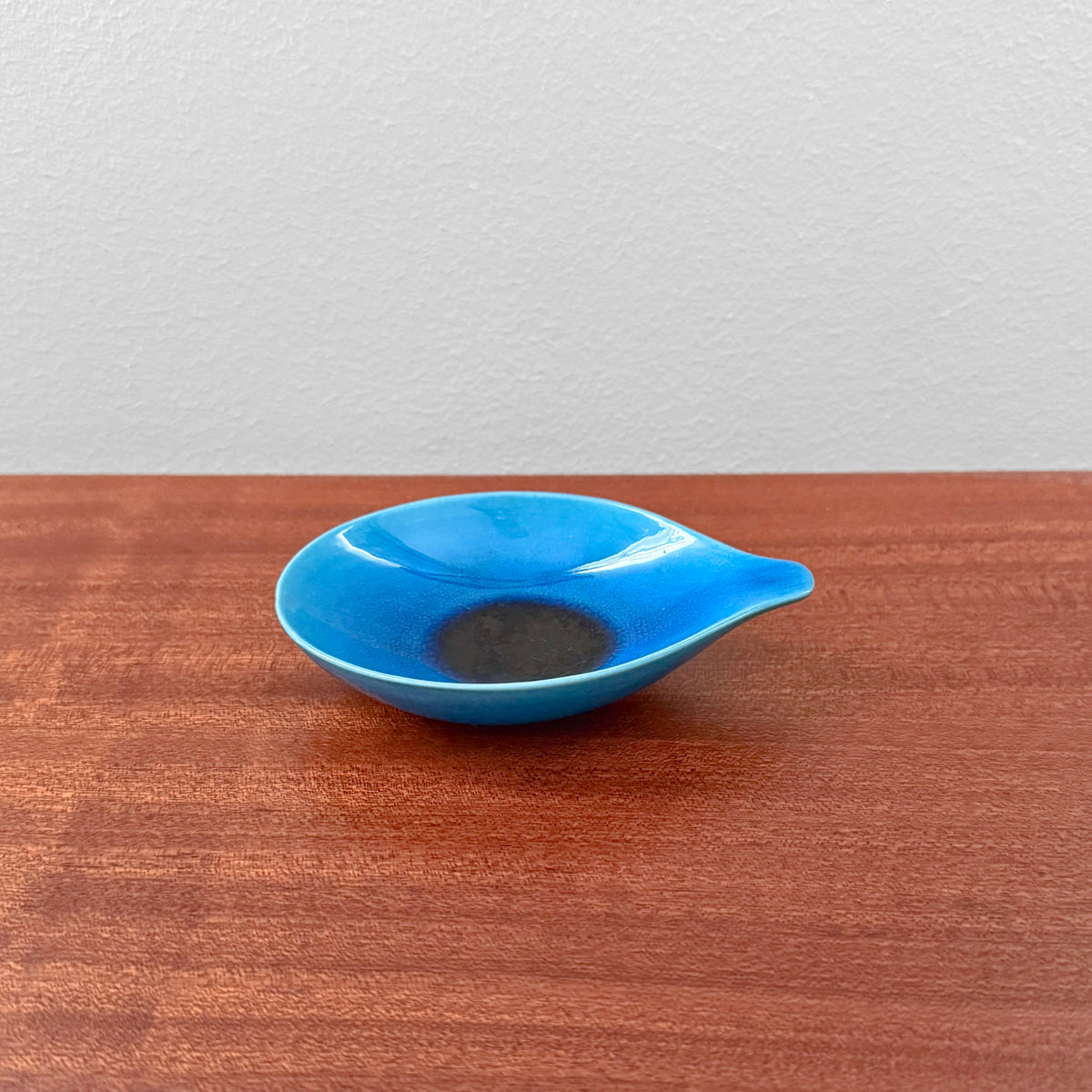 Carl-Harry Stålhane Rörstrand SP Small Blue Stoneware Decorative Dish featuring vivid blue crackle glaze and a raised spout on a vintage Swedish decorative object