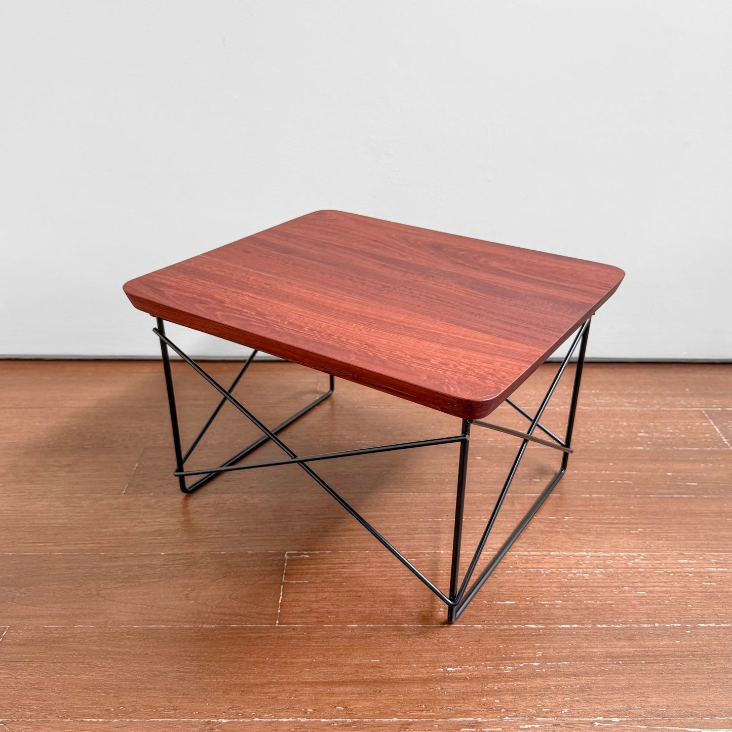 Eames Eucalyptus LTR Table featuring a solid eucalyptus wood top with natural knots and a black powder-coated wire base, showcasing a blend of Nordic design and craftsmanship.