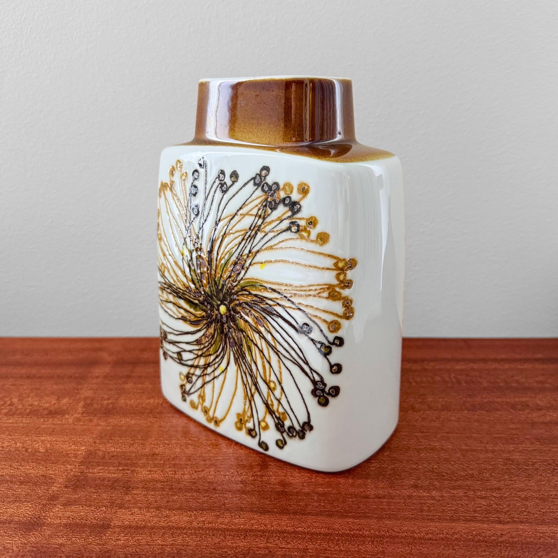 Ellen Malmer Royal Copenhagen Baca White-Brown Vase (635/3121) in ceramic with stylised floral motif and brown neck