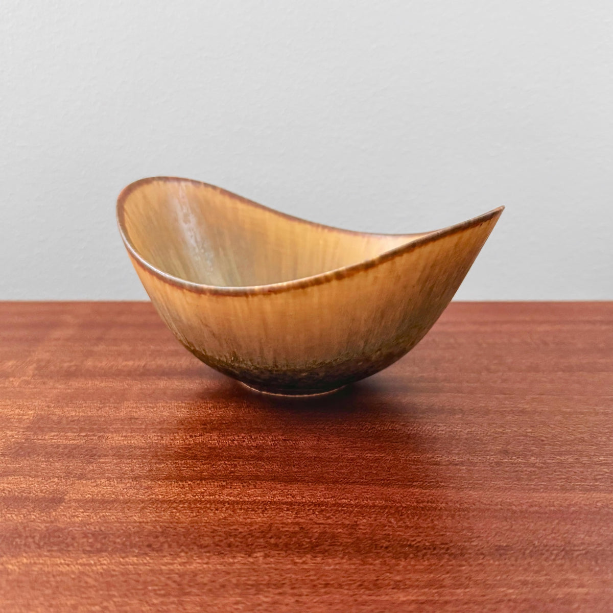 Gunnar Nylund Rörstrand ARO Stoneware Decorative Bowl with organic shape in brown glaze, showcasing vintage Nordic ceramic craftsmanship on a wooden surface.