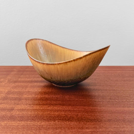 Gunnar Nylund Rörstrand ARO Stoneware Decorative Bowl with organic shape in brown glaze, showcasing vintage Nordic ceramic craftsmanship on a wooden surface.