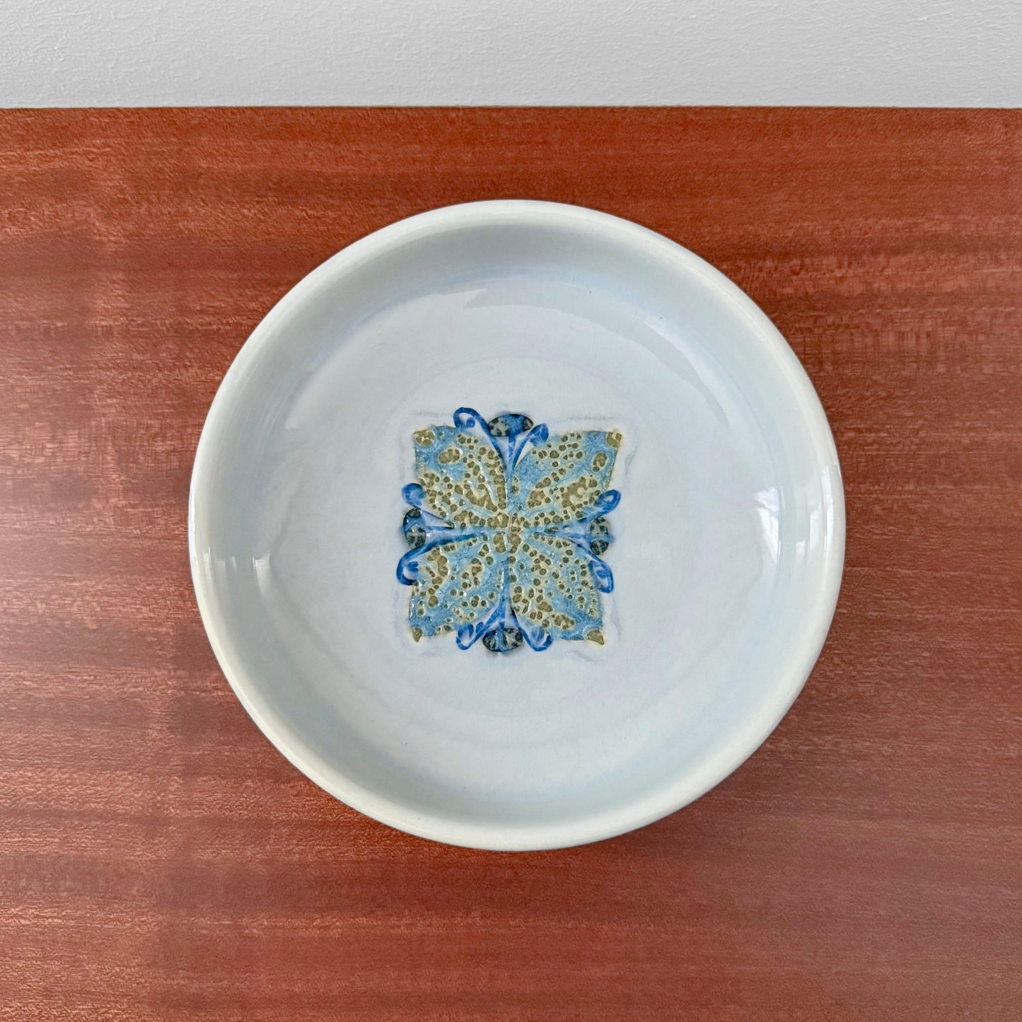 Grete Helland-Hansen Royal Copenhagen Tenera Decorative Dish (459/3286) featuring a stylised blue and gold floral motif on white ceramic from Denmark in the 1960s