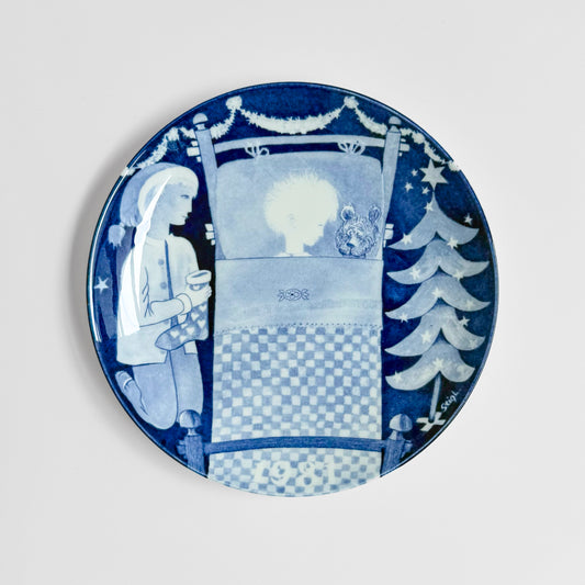 Gustavsberg Christmas Plates (1981-1985), blue and white decorative plate with Stig Lindberg winter scene featuring a girl, Christmas tree, stars, and moon