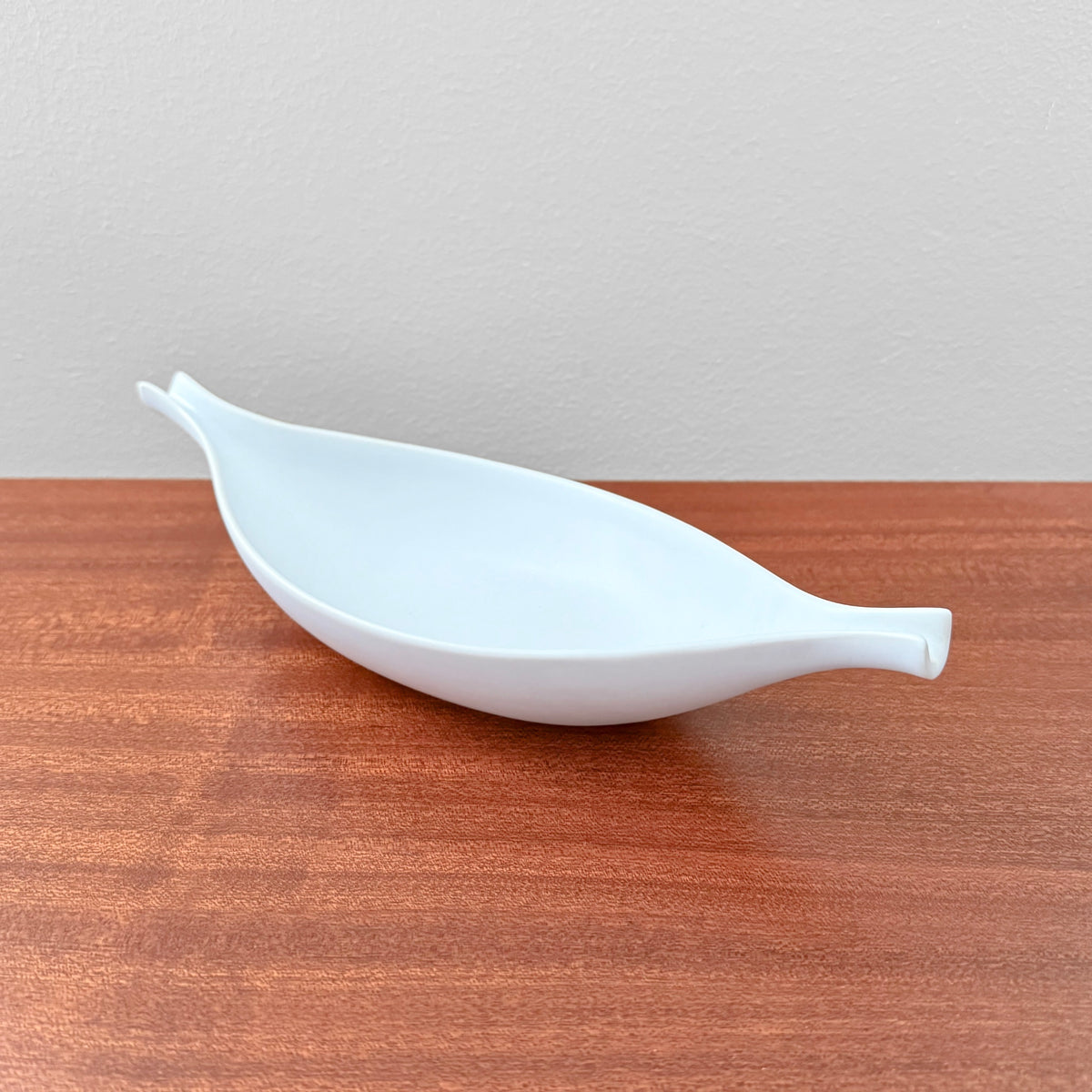 Gustavsberg Pungo White Stoneware Decorative Bowl (26 cm) in white Carrara glaze designed by Stig Lindberg vintage Scandinavian decorative object