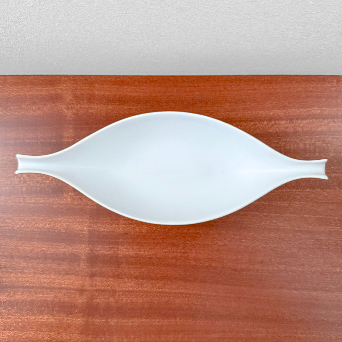 Gustavsberg Pungo White Stoneware Decorative Bowl (26 cm) in white Carrara glaze designed by Stig Lindberg Sweden 1950s on a wooden table