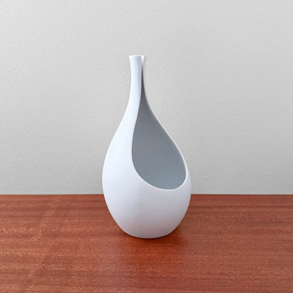 Gustavsberg Pungo White Vase (19 cm) in ceramic with a sleek, sculptural form and white Carrara glaze, designed by Stig Lindberg, displayed on a wood surface.