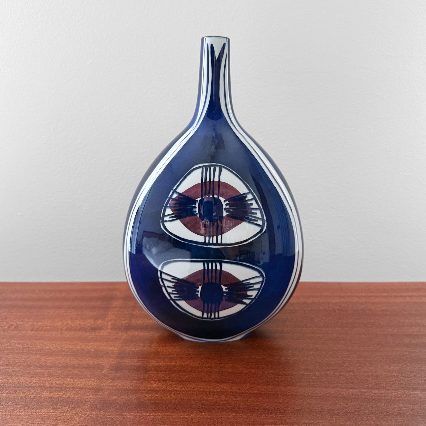 Inge-Lise Koefoed Royal Copenhagen Tenera Vase (148/2740), ceramic vase with abstract eye motif, vintage Nordic decorative object