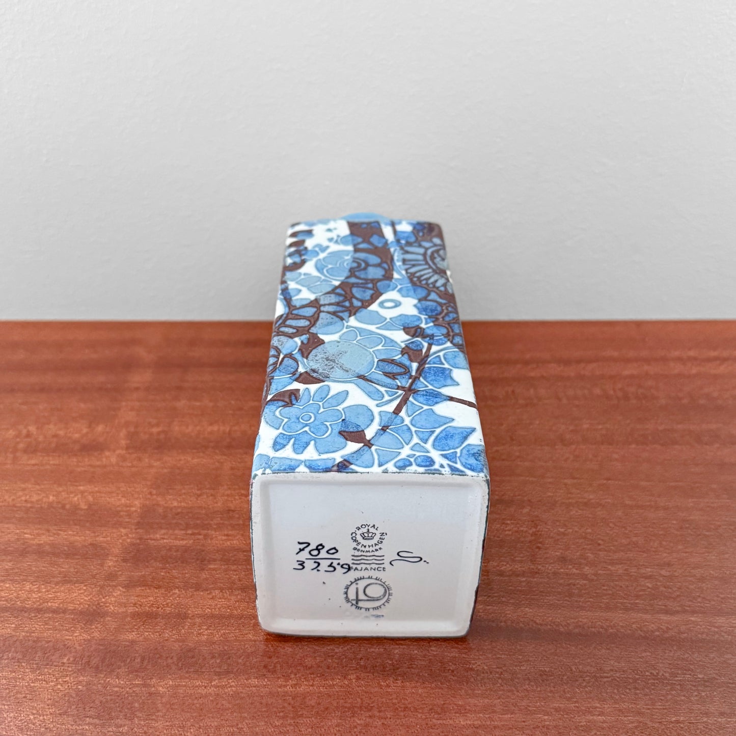 Johanne Gerber Royal Copenhagen Baca Blue Vase (780/3259), ceramic underside with stylised floral motif and Royal Copenhagen backstamp жара