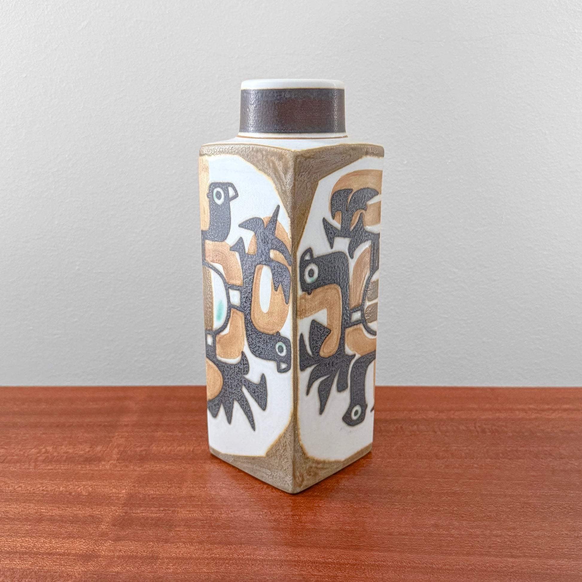 Johanne Gerber Royal Copenhagen Baca Brown-White Vase (805/3259), ceramic vase with stylised bird motif and vintage Nordic home decor appeal