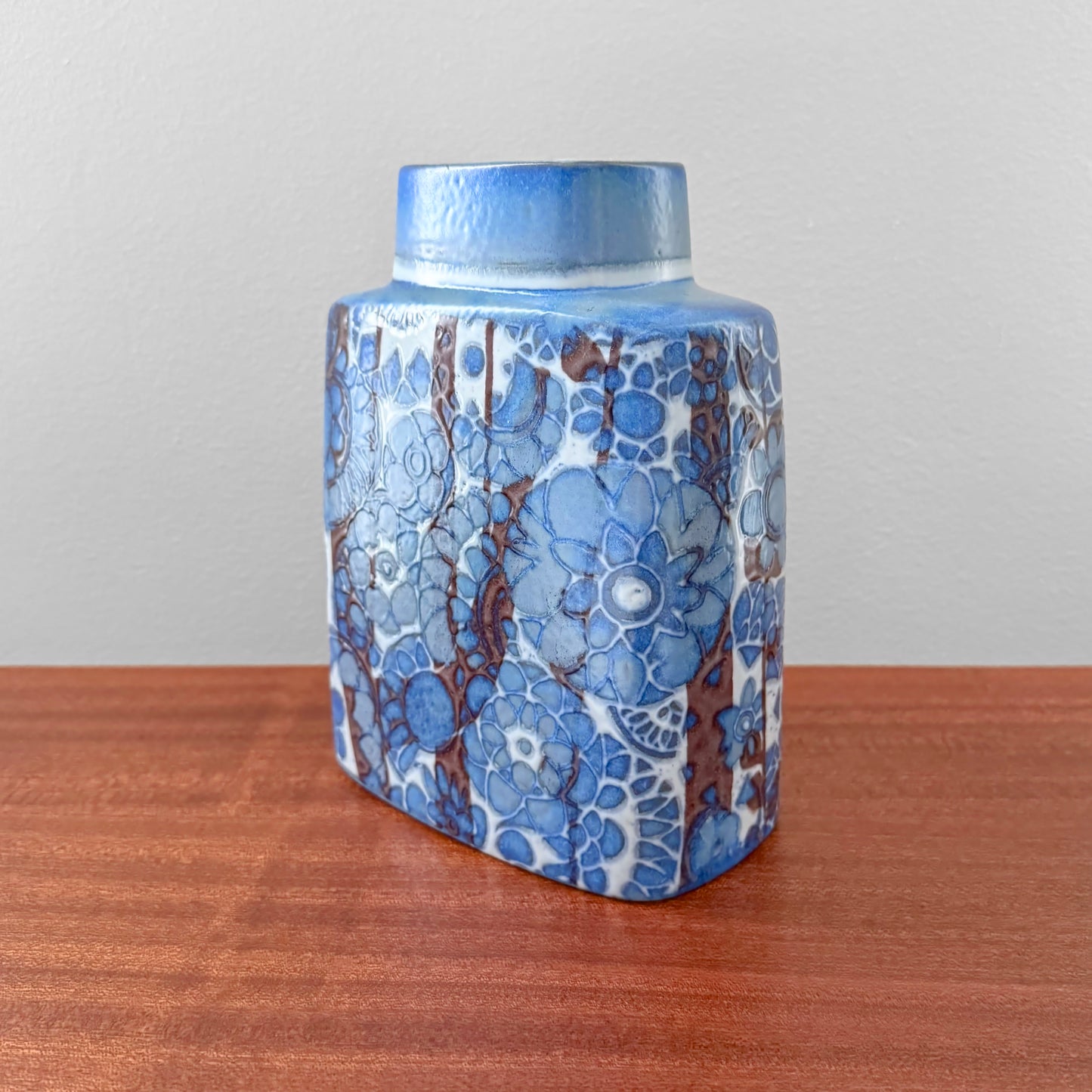 Johanne Gerber Royal Copenhagen Baca Vase (780/3121) in blue ceramic with a stylised floral motif and vintage Scandinavian design