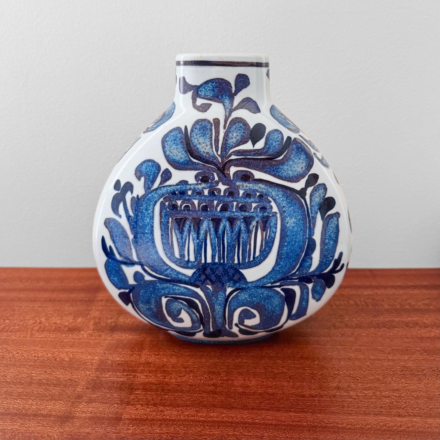 Kari Christensen Royal Copenhagen Tenera White Vase (427/3114), white ceramic vase with stylised blue floral motif and vintage Nordic design