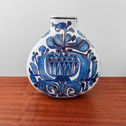 Kari Christensen Royal Copenhagen Tenera White Vase (427/3114), white ceramic vase with stylised blue floral motif and vintage Nordic design