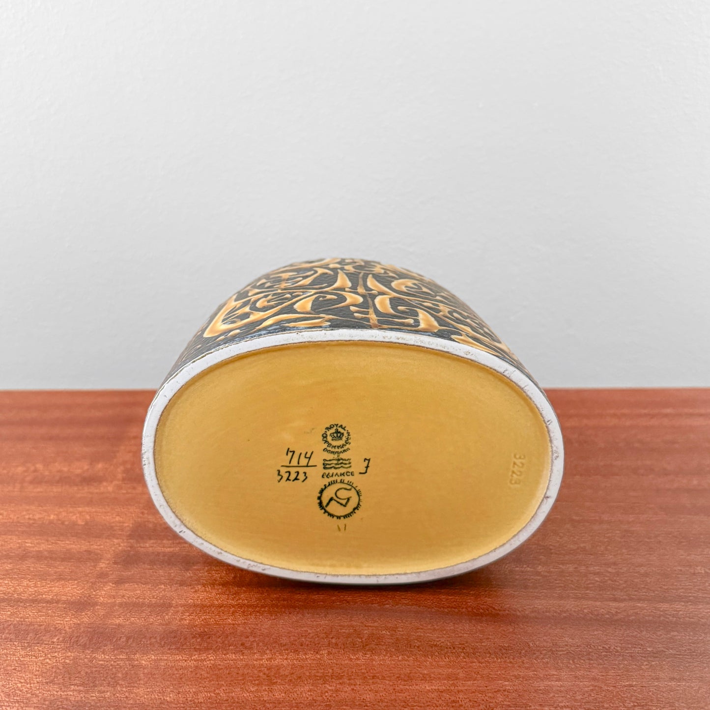 Nils Thorsson Royal Copenhagen Baca Black Vase (714/3223), ceramic vase underside with Royal Copenhagen backstamp and stylised bird motif