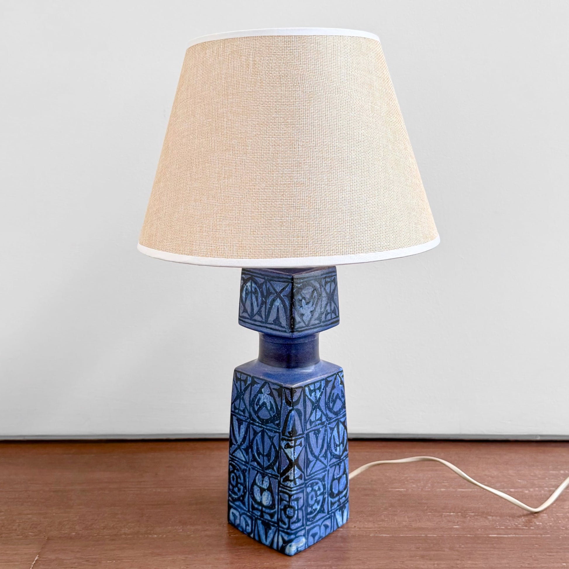 Nils Thorsson Royal Copenhagen Baca Large Blue Table Lamp (92/7192) ceramic table lamp with abstract blue motif and beige fabric shade