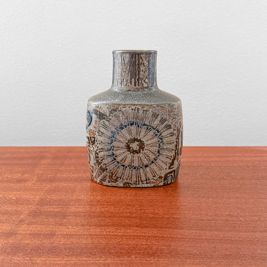 Nils Thorsson Royal Copenhagen Baca Small Vase (870/3207) in ceramic with stylised floral motif and textured brown and blue glaze. Danish vintage home decor.