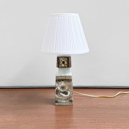 Nils Thorsson Royal Copenhagen Baca Small Brown Table Lamp (92/7193) in ceramic with stylised floral and bird motif and white pleated shade