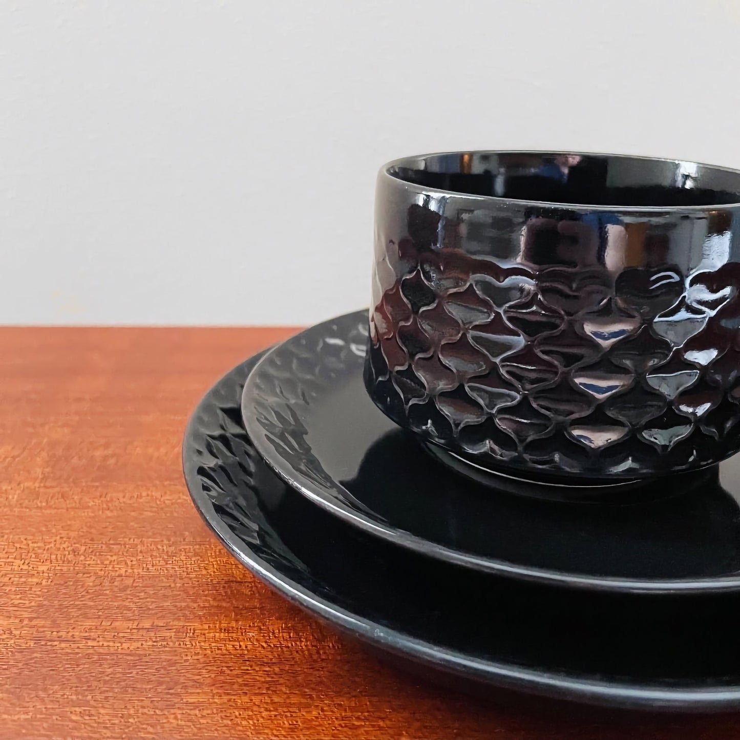 クイストゴー コーディアルパレット ブラックティーカップトリオセット