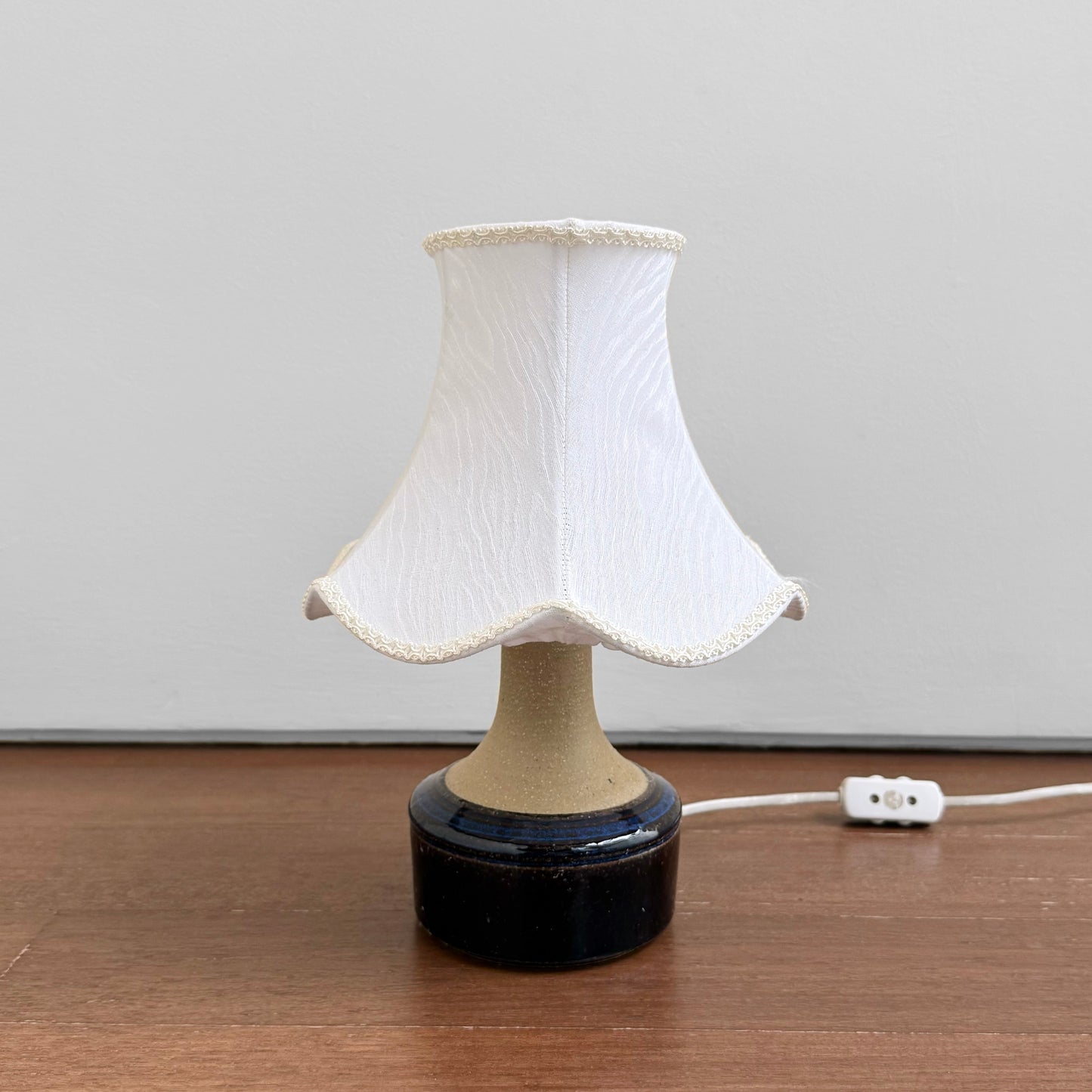 Søholm 3043 Brown-Blue Stoneware Table Lamp with multitone ceramic base and original white fabric shade, showcasing vintage Scandinavian design and craftsmanship.