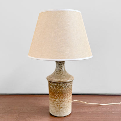 Søholm 3065 Brown Stoneware Table Lamp in brown glazed ceramic with a new fabric shade, vintage Nordic lighting designed by Maria Philippi in Denmark